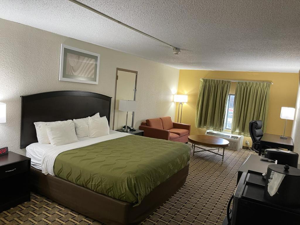 Quality Inn Vincennes Buitenkant foto