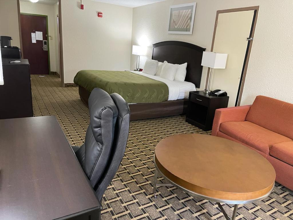 Quality Inn Vincennes Buitenkant foto